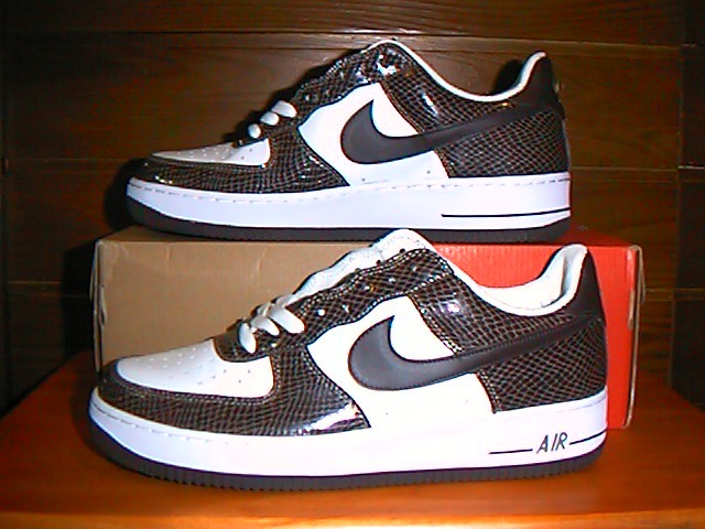 NIKE　AIR FORCE 1 PREMIUM